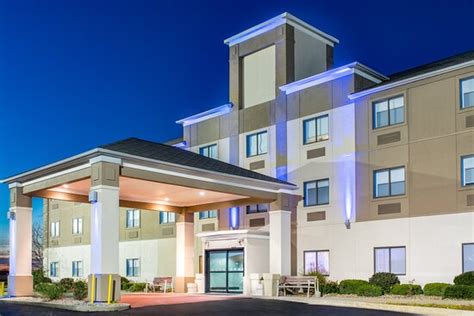 Holiday inn express sturgis mi  Clean and welcoming! " The room was spacious and well lit